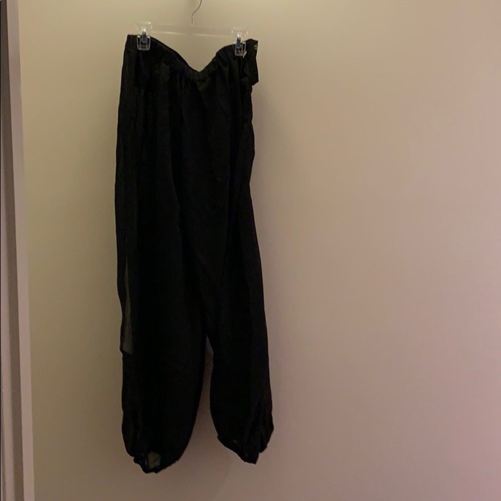 Dance costume‎